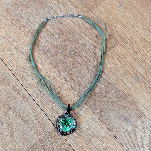 Whimsical Green Tulip Murano Glass Flower Pendant Necklace 🌿✨ - Picture 3 of 8